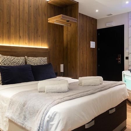 Daos Suites & Terrace Marbella Exteriör bild