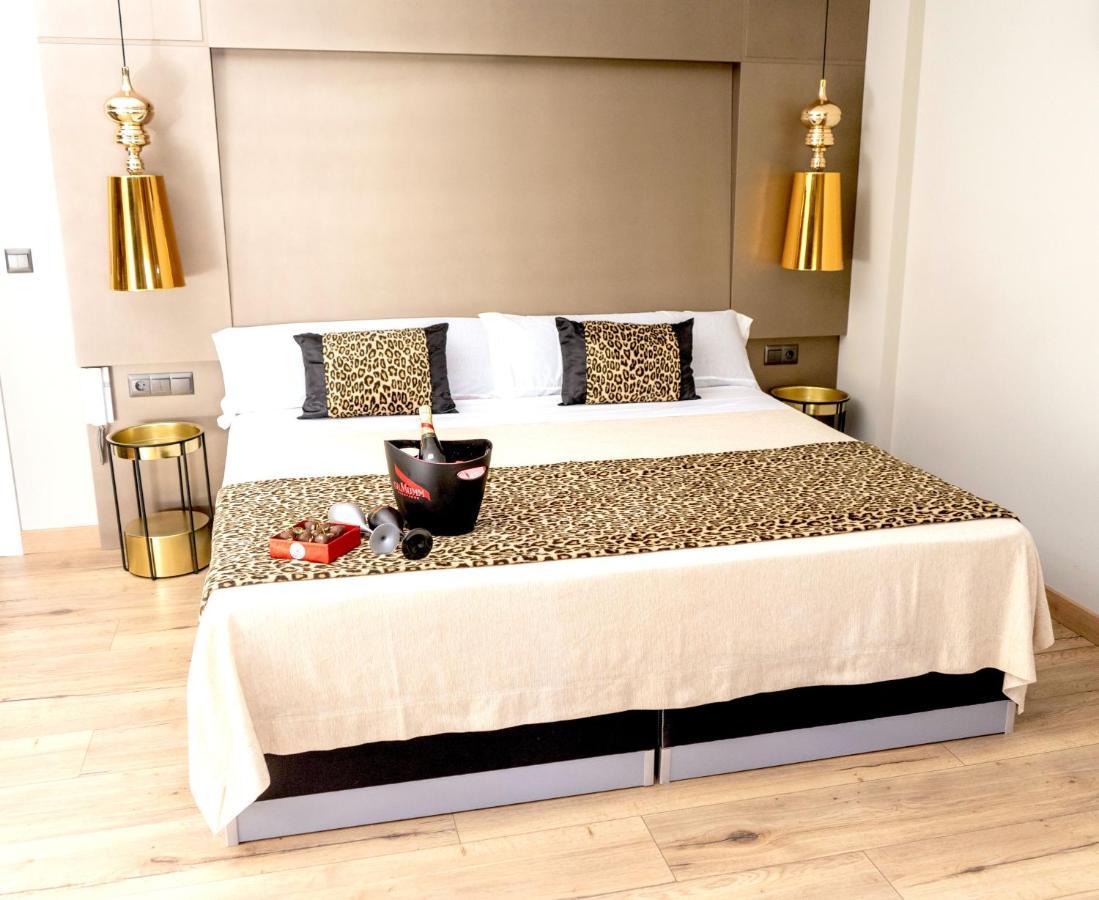 Daos Suites & Terrace Marbella Exteriör bild