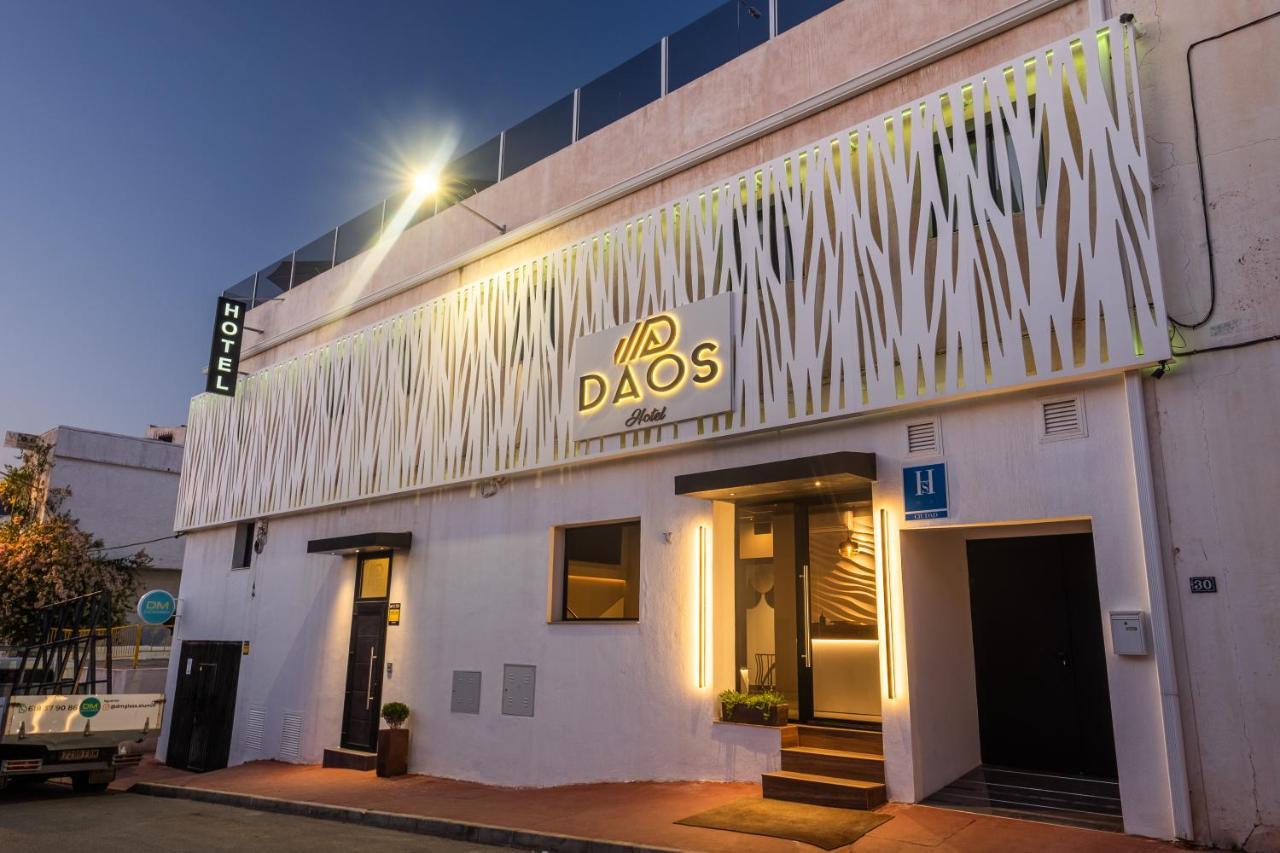 Daos Suites & Terrace Marbella Exteriör bild