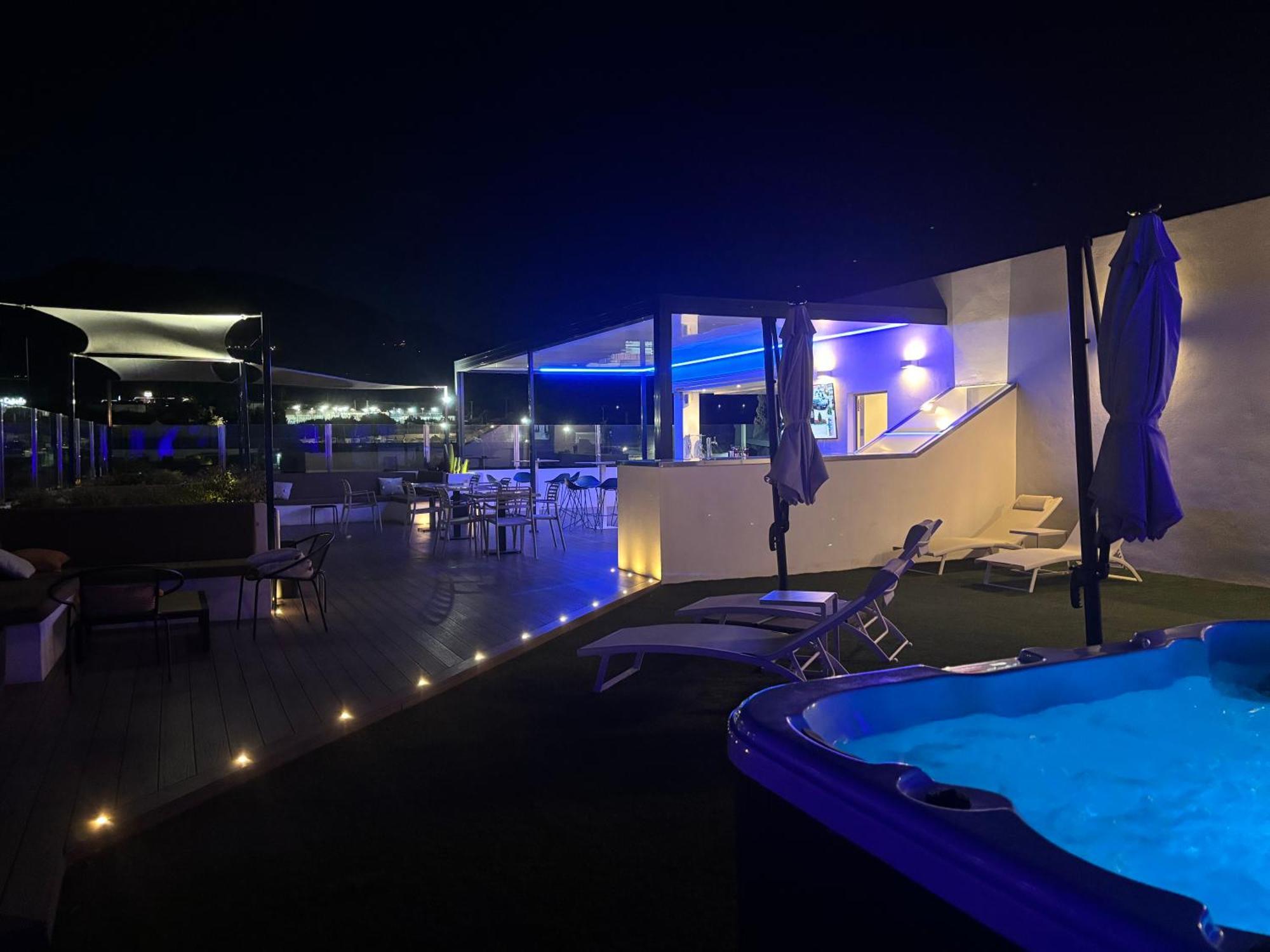 Daos Suites & Terrace Marbella Exteriör bild
