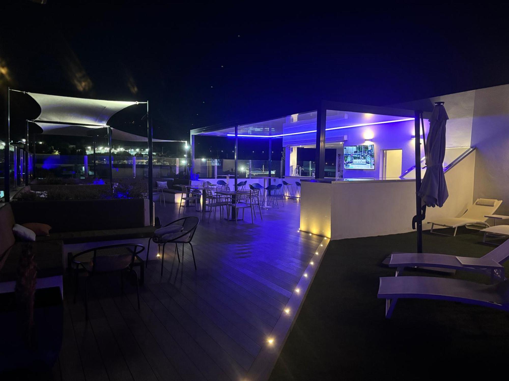 Daos Suites & Terrace Marbella Exteriör bild