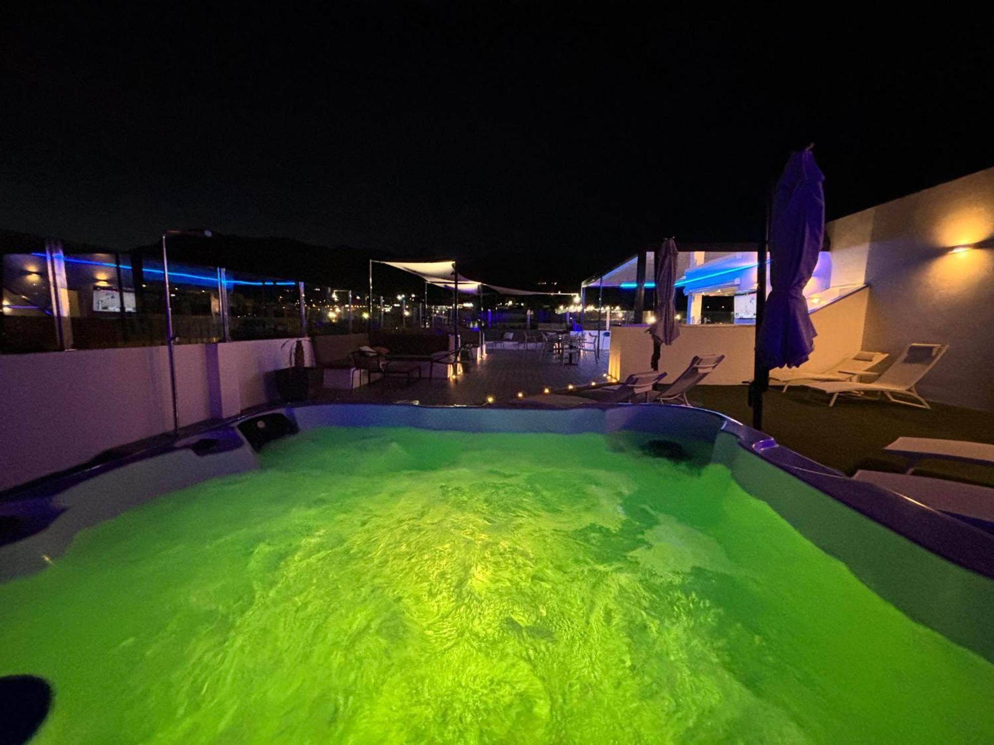 Daos Suites & Terrace Marbella Exteriör bild