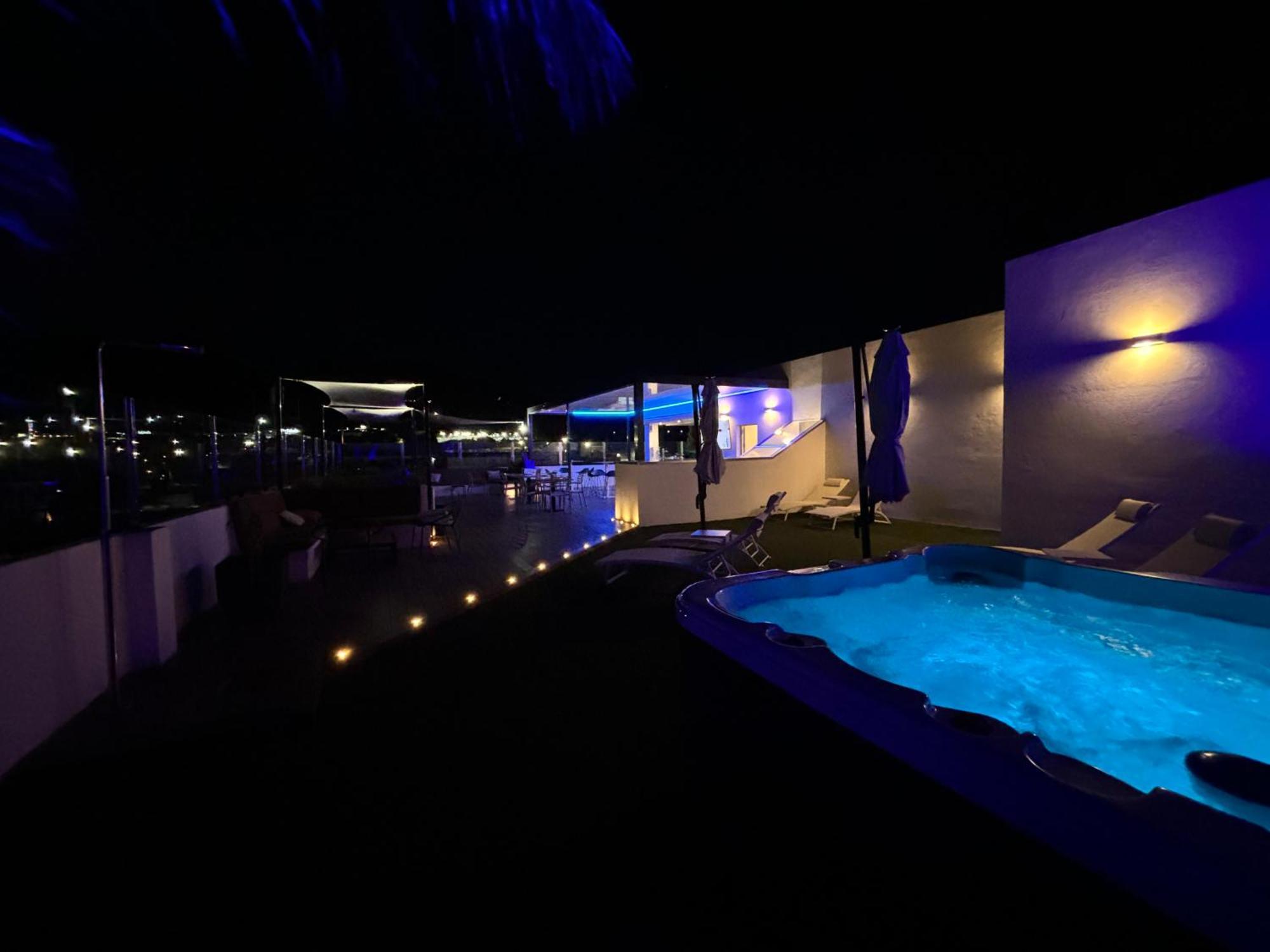 Daos Suites & Terrace Marbella Exteriör bild