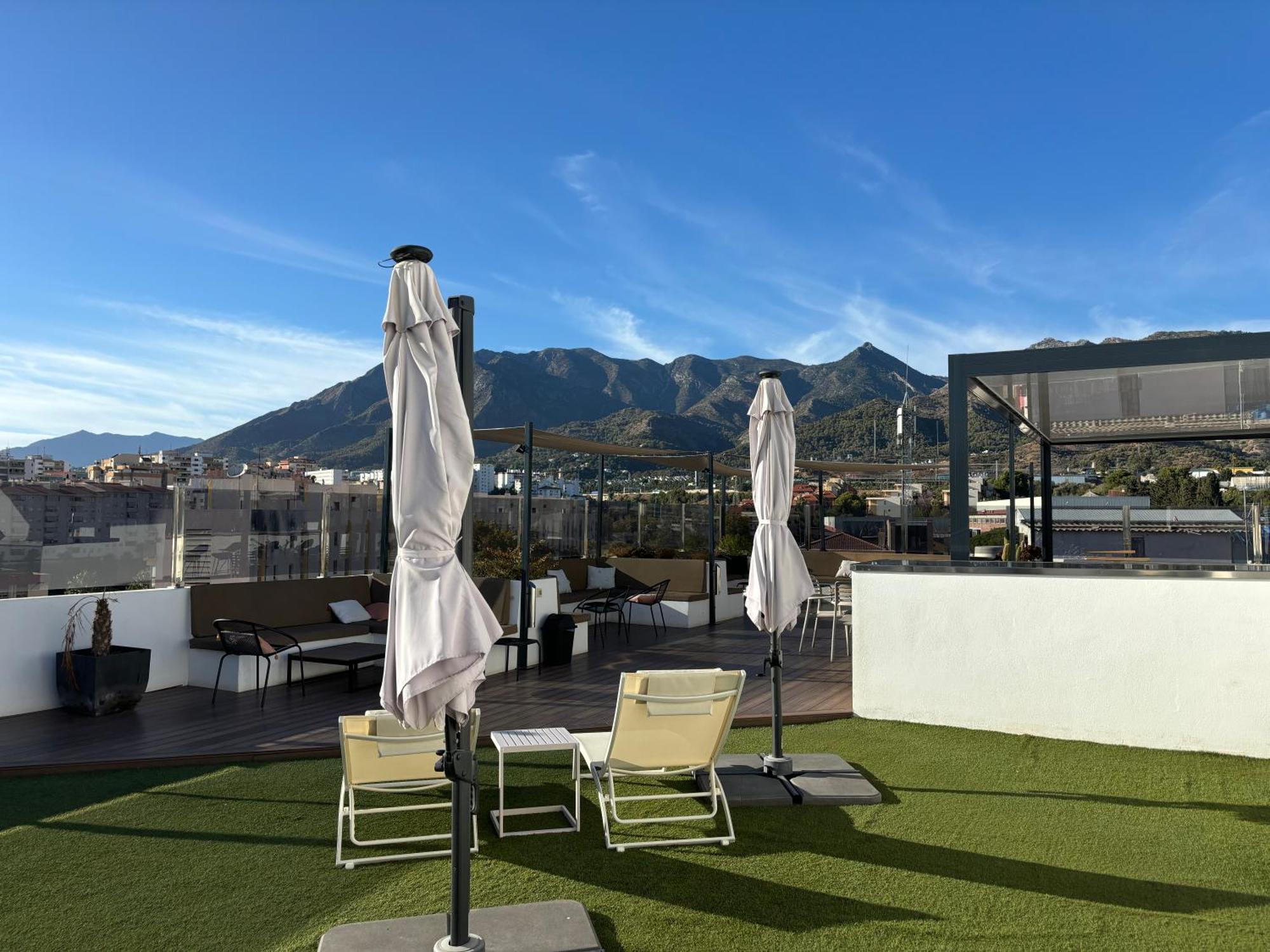 Daos Suites & Terrace Marbella Exteriör bild