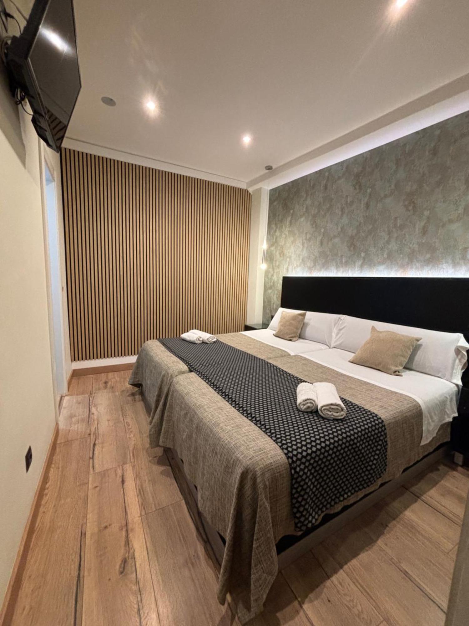 Daos Suites & Terrace Marbella Exteriör bild