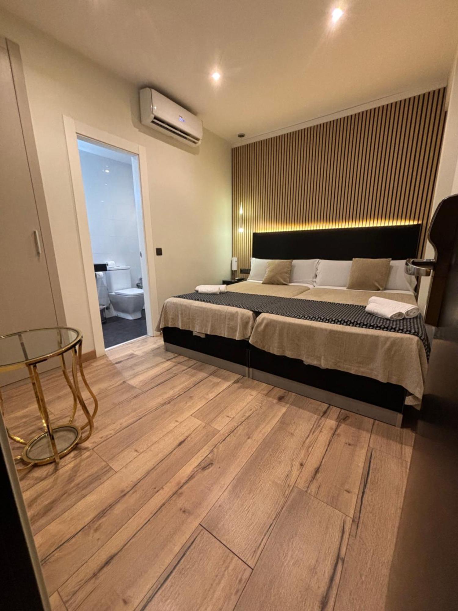 Daos Suites & Terrace Marbella Exteriör bild