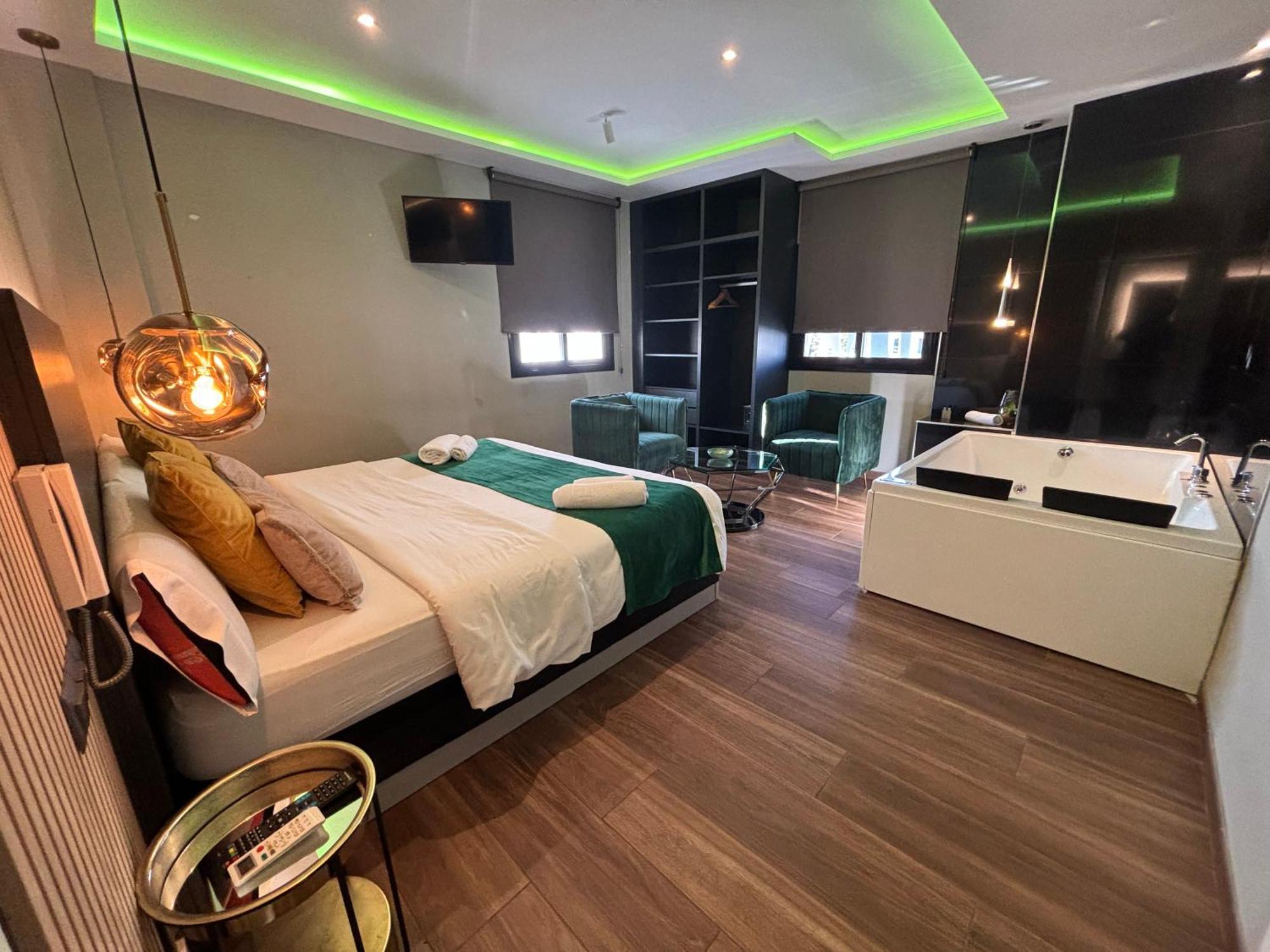 Daos Suites & Terrace Marbella Exteriör bild