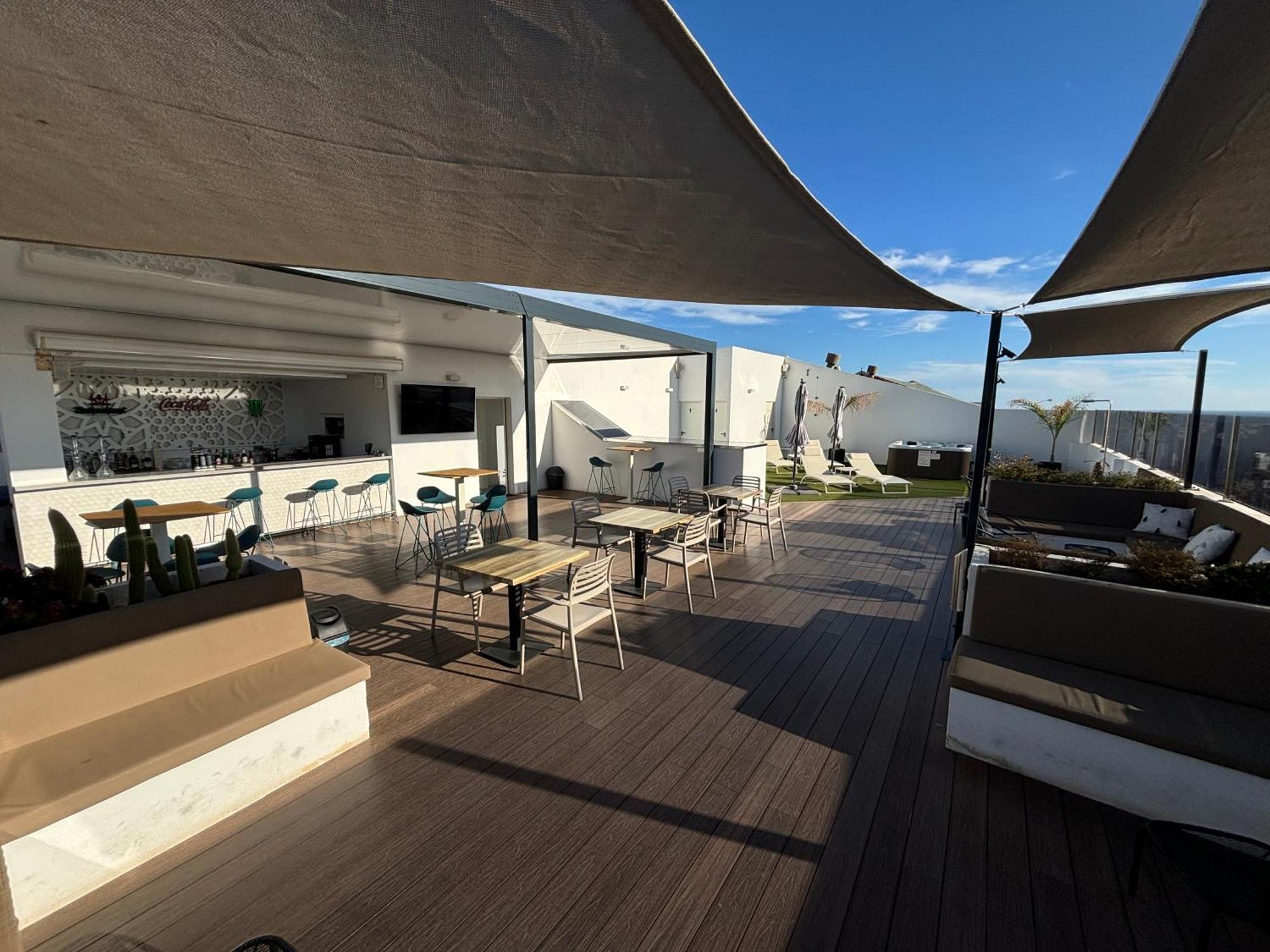 Daos Suites & Terrace Marbella Exteriör bild