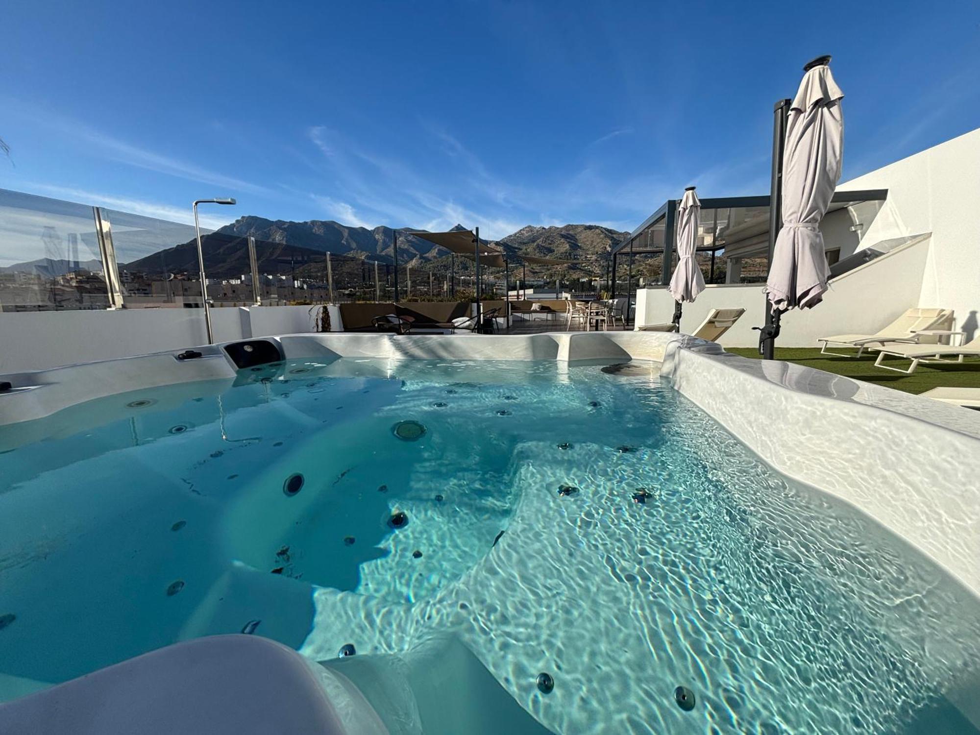 Daos Suites & Terrace Marbella Exteriör bild