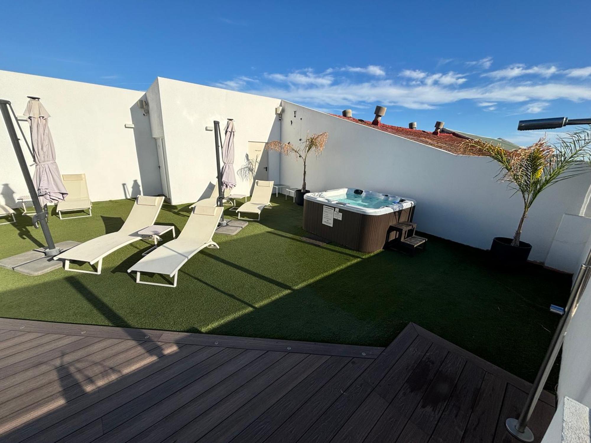 Daos Suites & Terrace Marbella Exteriör bild